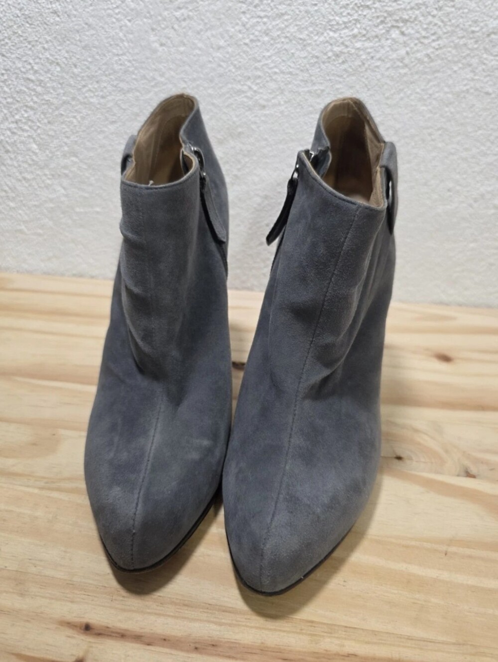 Valentino Garavani Gray Suede Bow Booties Size 8.5 - Picture 2 of 16